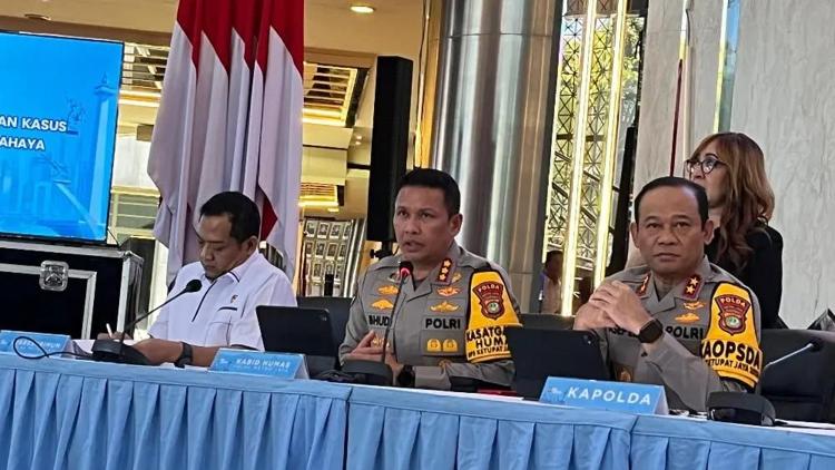 Direktur Reserse Kriminal Umum Polda Metro Jaya Kombes Pol Iman Imanudin ketika konferensi pers di Mapolda Metro Jaya ungkap kasus penyiraman air keras aktivis Kontras Andrie Yunus (Foto: Dok PMJ)