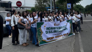 Pemandu Lagu Cafe Radefa Bagikan 1.500 Takjil di Madiun, Aksi Sosial Ramadhan Disambut Antusias Warga