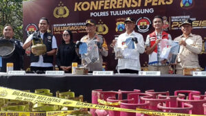 Polres Tulungagung Bongkar Pengoplosan Gas Subsidi Elpiji 3 Kg ke Tabung 12 Kg, Dua Pelaku Ditangkap