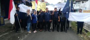 NasDem Trenggalek gelar aksi damai menolak isu merger dengan Gerindra. (Foto : Bayu Krisna, NewsTujuh.id)