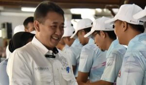 Pj Sekda Tulungagung Soeroto usai memberikan arahan strategis kepada jajaran pengurus IWBA Kabupaten Tulungagung periode terbaru usai prosesi pelantikan di Pendopo Kongas Arum Kusumaning Bangsa, Selasa (7/4/2026). (Foto: Bayu Krisna-Newstujuh)