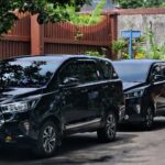 Terlihat mobil Komisi Pemberantasan Korupsi (KPK) berada di rumah Dirut Perumda Kota Madiun (Foto Naw,newstujuh.id)