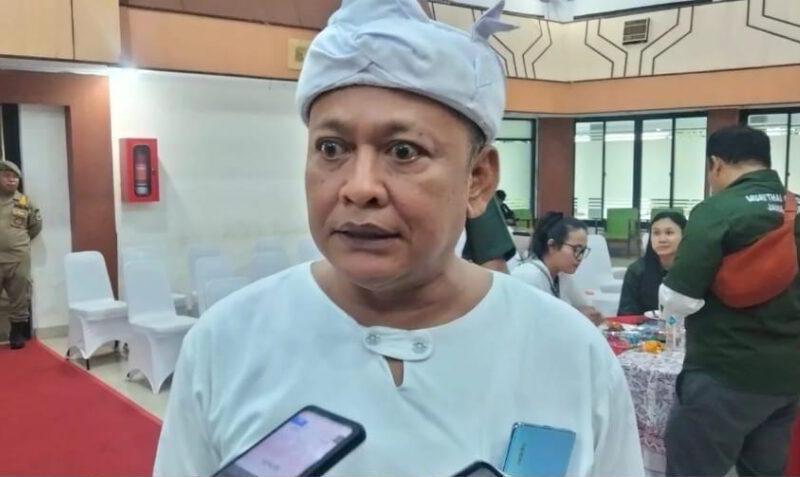 Tokoh adat Subang Rahyang Mandalajati Evi Silviadi memberikan keterangan terkait polemik Musorkablub KONI Subang
