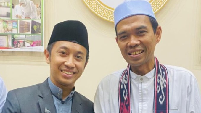 UAS sampaikan pesan keikhlasan dakwah di Masjid Al Akbar Surabaya kepada Ustadz Nafi’ Unnas. (Istimewa)