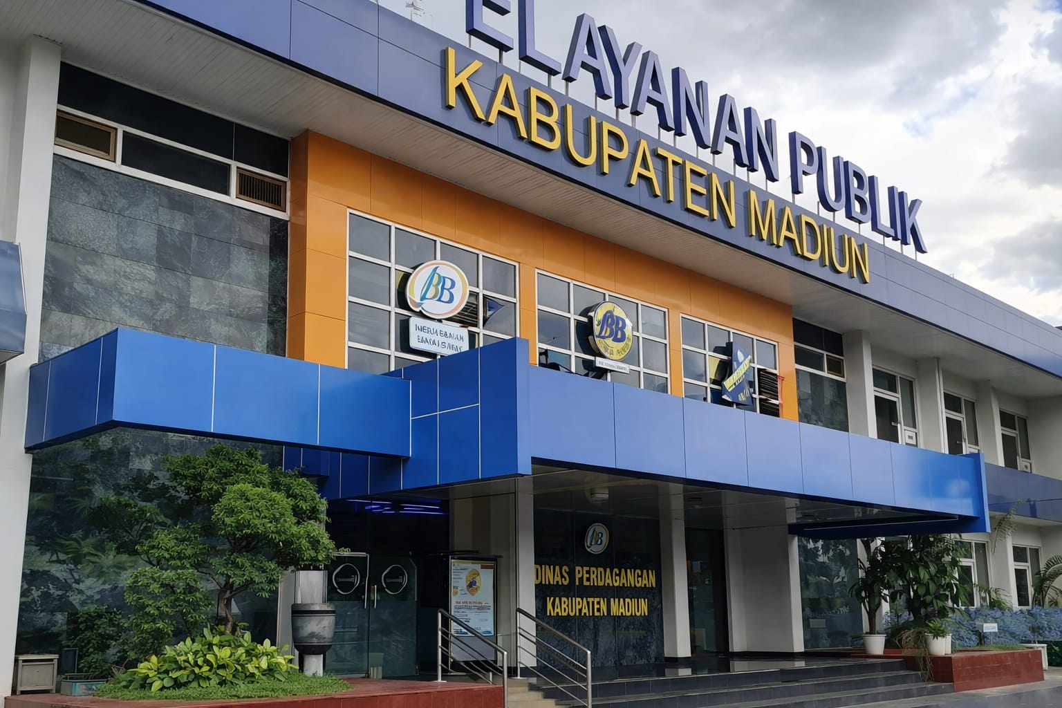 Kantor Dinas Penanaman Modal dan Pelayanan Terpadu Satu Pintu ( DPMPTSP ) Madiun (Foto: Nawan, newstujuh.id)