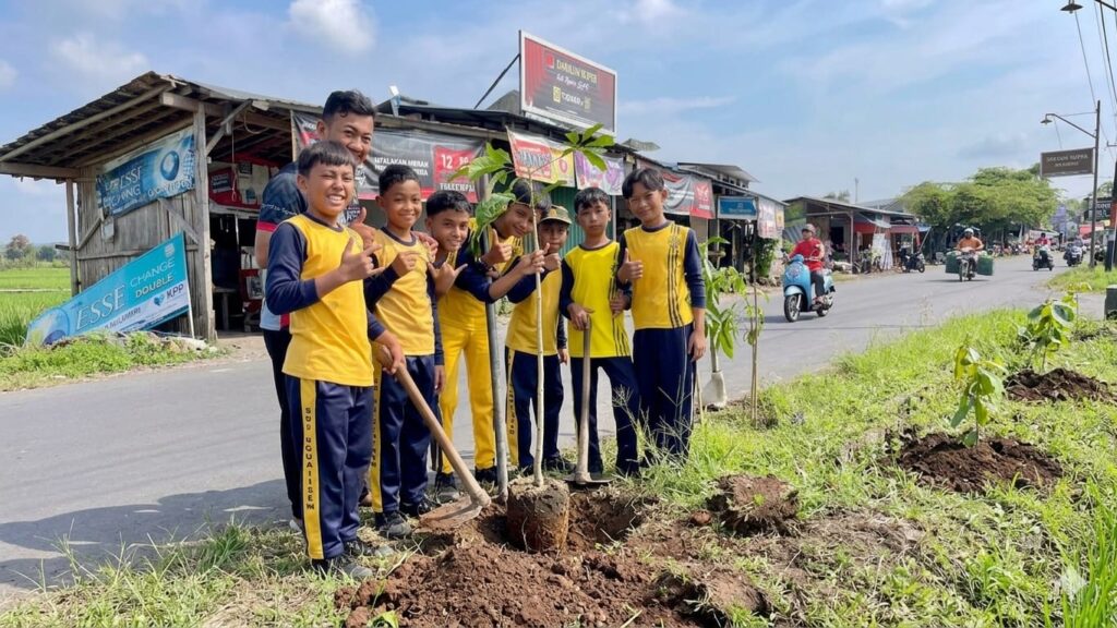 Kegiatan menanam pohon di Boyolali. (Foto : Nugie, NewsTujuh.id)