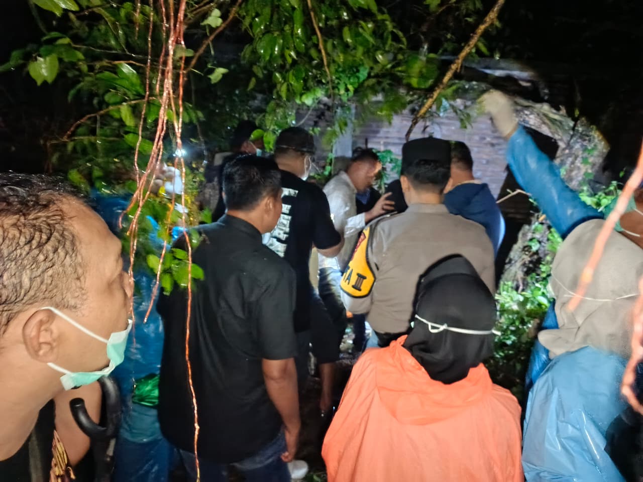 Warga Kartasura Sukoharjo digegerkan penemuan rangka manusia di Gembongan. (Foto : Yus, NewsTujuh.id)
