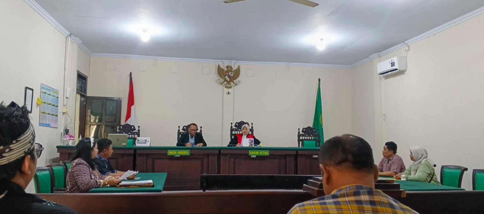 Sidang praperadilan wartawan Amir di Mojokerto menyoroti dugaan pelanggaran prosedur penangkapan. Kuasa hukum minta penyidikan dihentikan. (Foto : NewsTujuh.id)