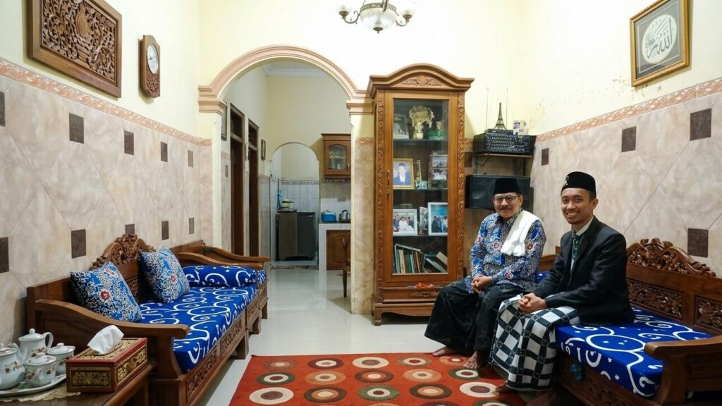 Ustadz Nafi' Unnas dan Syukron Djazilan. (NewsTujuh.id)