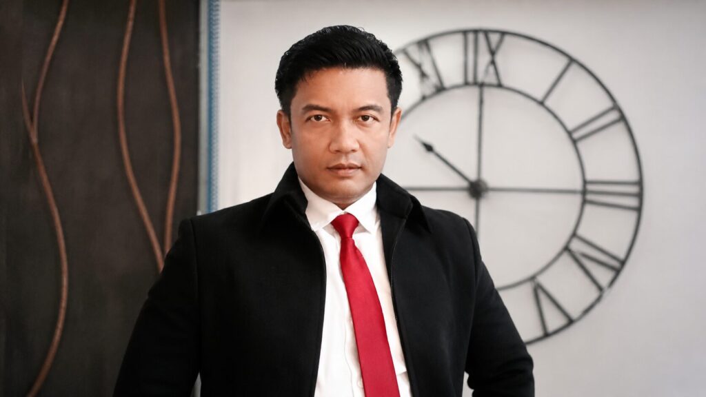 Pengamat hukum Didi Sungkono menilai UU BUMN 2025 tidak menghapus kewenangan KPK menangani korupsi di BUMN. Simak dasar hukum dan putusan MK yang menjadi rujukan. (NewsTujuh.id)