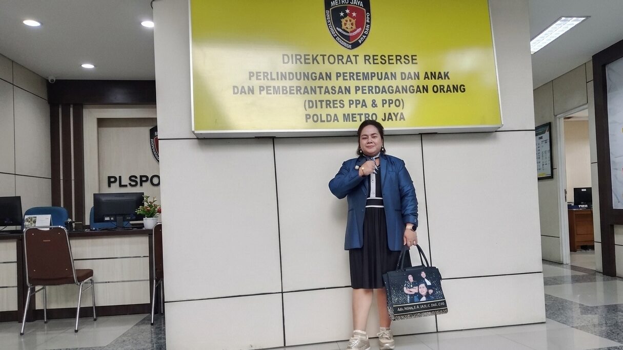 Advokat Rikha Permatasari mengingatkan pentingnya menjaga integritas, amanah, dan harga diri di tengah godaan materi dan pragmatisme sosial. (NewsTujuh.id)