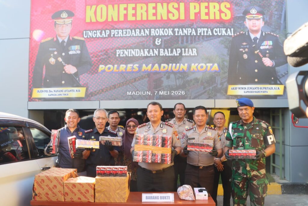 Polres Madiun Kota ketika konferensi pers ungkap peredaran rokok tanpa cukai dan penindakan balap liar (Foto: Naw, Newstujuh.id)