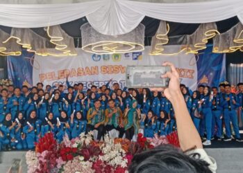 SMKN 2 Trenggalek menghabiskan 675 siswa kelas XII dalam suasana penuh haru dan kebersamaan. (Foto : Bayu Krisna, NewsTujuh.id)