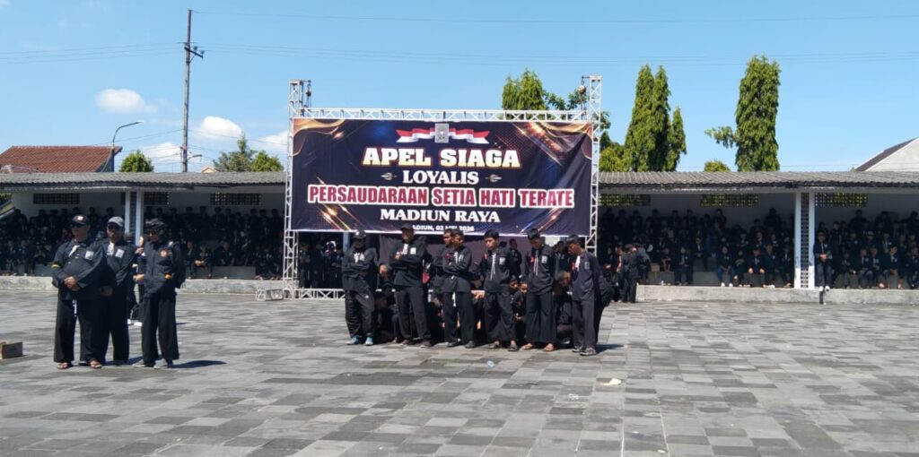 Loyalis PSHT Madiun Raya deklarasi sikap jelang Suro 2026. Soroti polemik badan hukum, dugaan intimidasi, dan komitmen jaga keamanan wilayah. (Foto : Her, NewsTujuh.id)