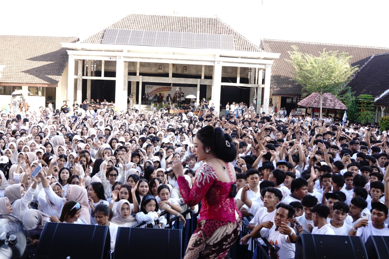 Niken Salindri Meriahkan Puncak Dies Natalis ke-22 SMKN 2 Trenggalek